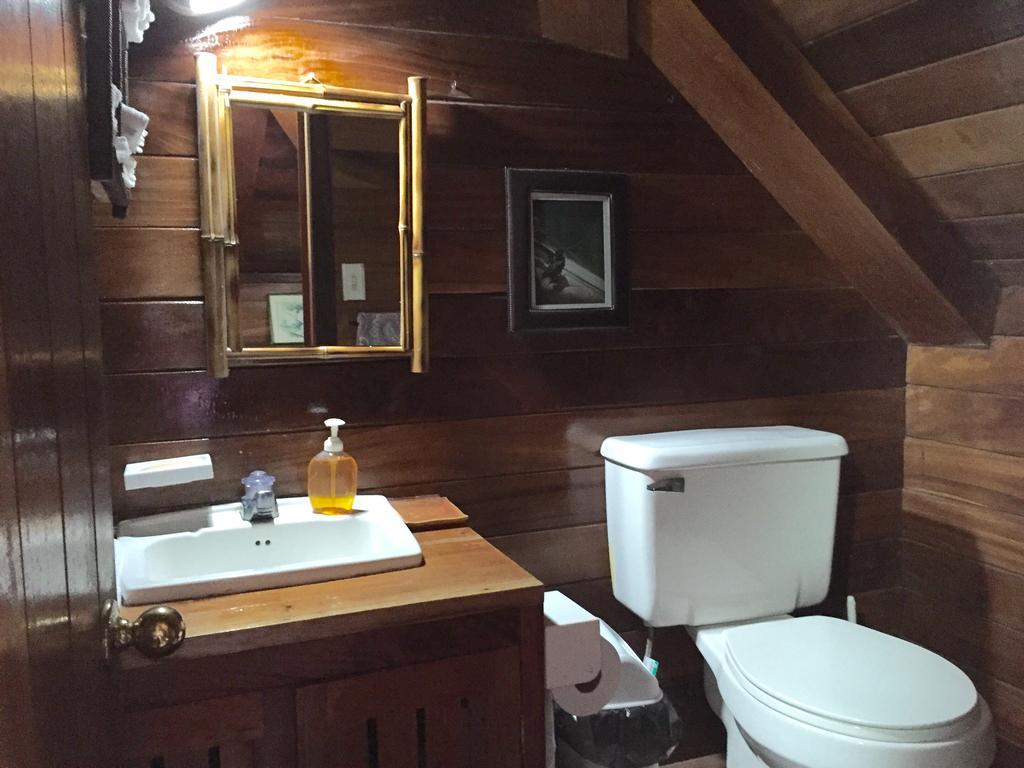 Chalet Nicholas Bed & Breakfast Nuevo Arenal Ngoại thất bức ảnh