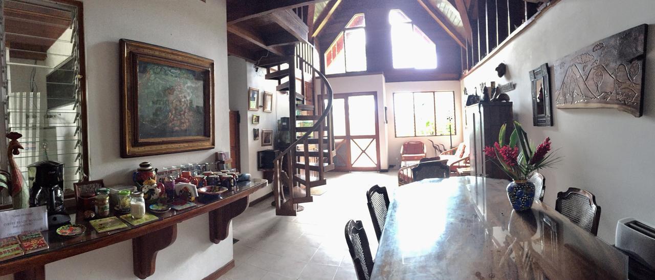 Chalet Nicholas Bed & Breakfast Nuevo Arenal Ngoại thất bức ảnh